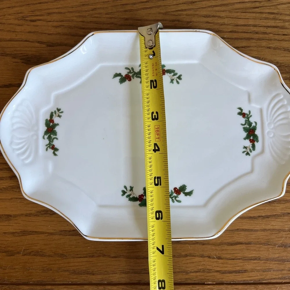 Vintage Victoria's Garden Holly Berry Plate Platter‎ 10.75